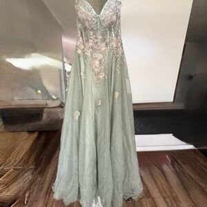 Gianni Bini Sage Green Strapless Tulle Gown NWT $359 (Size 3)
